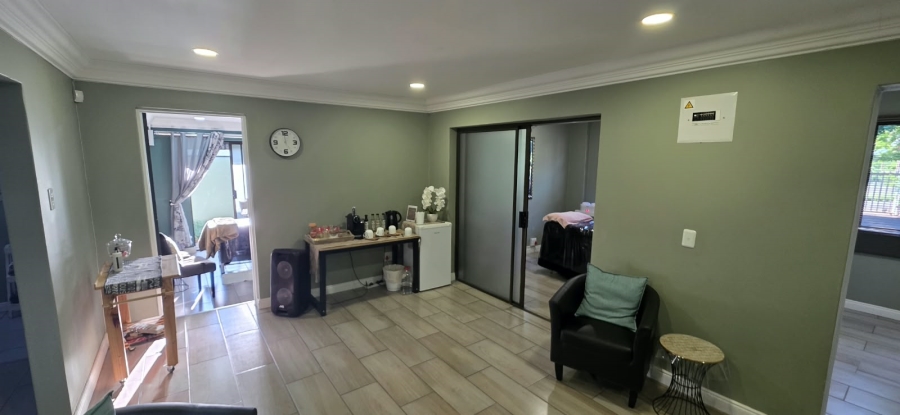 6 Bedroom Property for Sale in Parys Free State